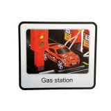 Dziecko bawiące się garażem parkingowym z windą i światłami