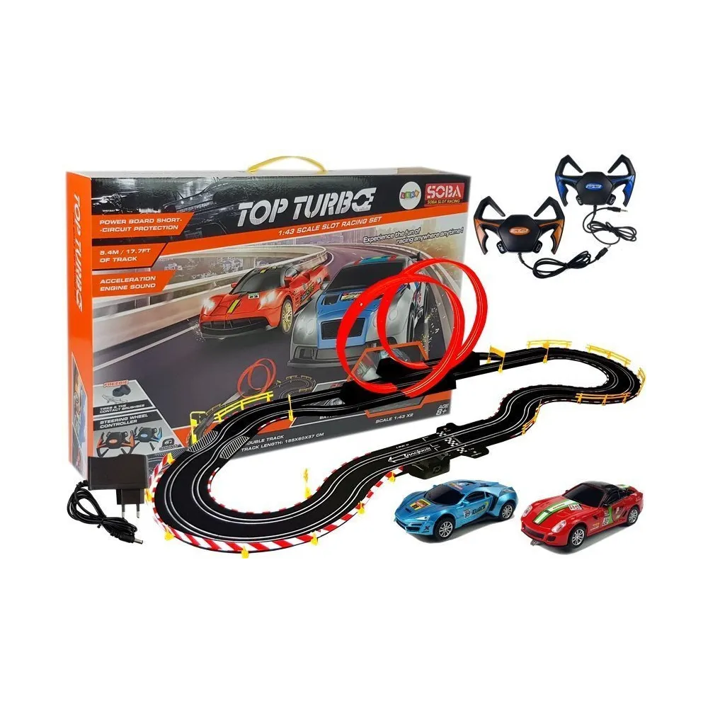 Tor wyścigowy 1:43 z dwoma autkami i kontrolerami na białym tle