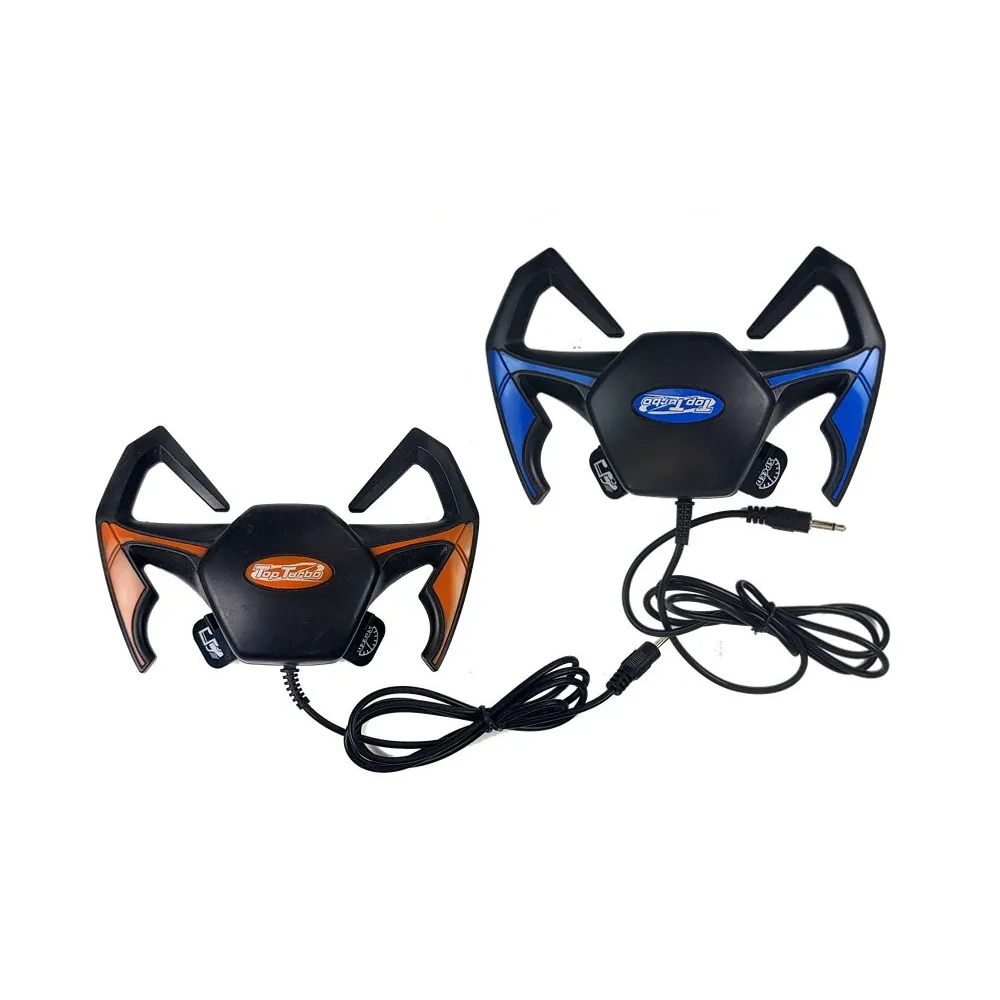 Elementy toru wyścigowego z kontrolerami do sterowania autkami