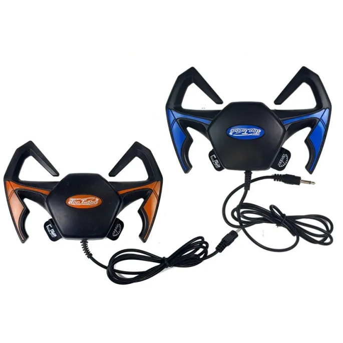 Elementy toru wyścigowego z kontrolerami do sterowania autkami