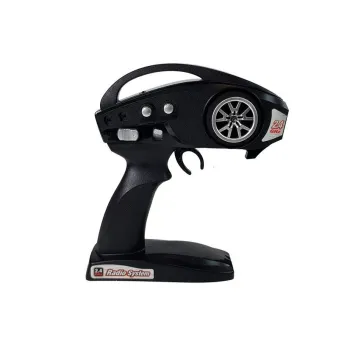 Zbliżenie na gumowe bieżnikowane opony auta terenowego RC