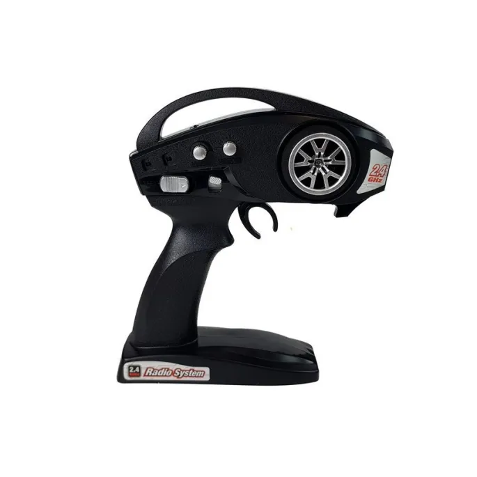 Zbliżenie na gumowe bieżnikowane opony auta terenowego RC