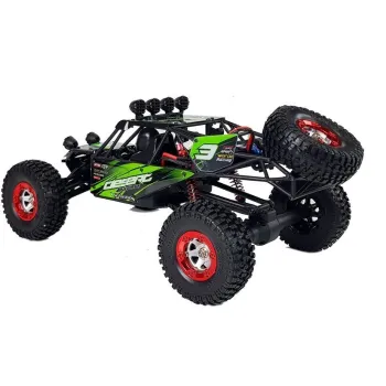 Zbliżenie na duże bieżnikowane koła modelu FY-03 4x4 R/C