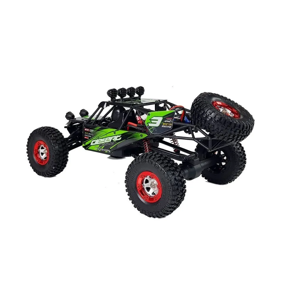 Zbliżenie na duże bieżnikowane koła modelu FY-03 4x4 R/C