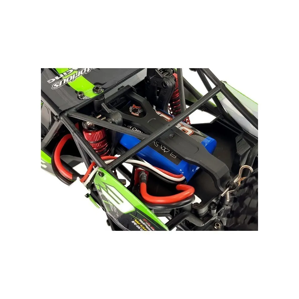 Auto RC FY-03 na trawie demonstruje zawieszenie i amortyzację