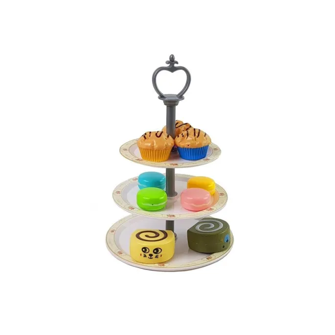 Zabawkowy czajniczek z filiżankami i talerzykami do herbaty