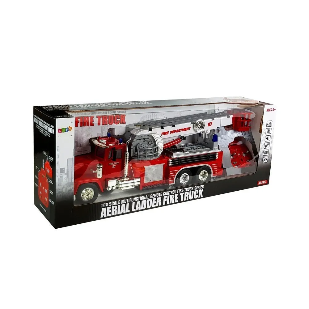 Wóz strażacki 60 cm podczas akcji ratunkowej z rozłożoną drabiną