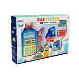 Bezpieczna stacja benzynowa z uroczymi autkami i kartami płatniczymi