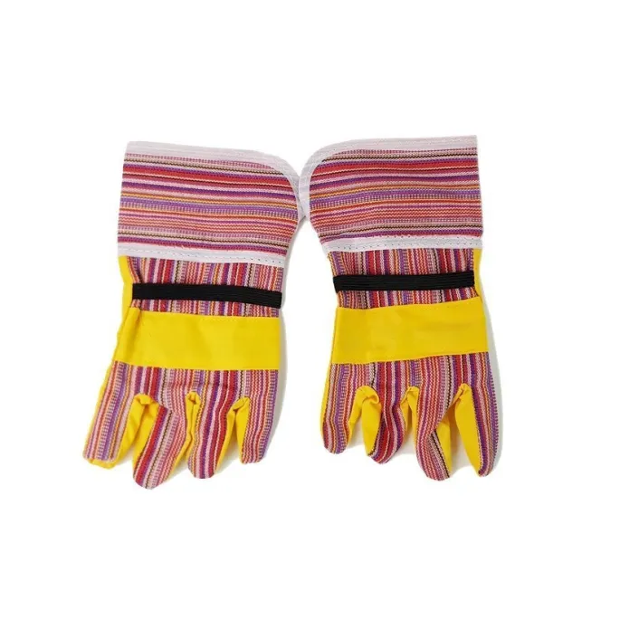 Zabawka piła na baterie wraz z kaskiem i rękawicami, rozwijająca kreatywność dzieci