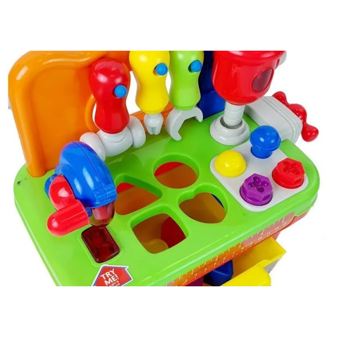 Warsztat dziecięcy z dźwiękiem i światłem, wspierający rozwój manualny