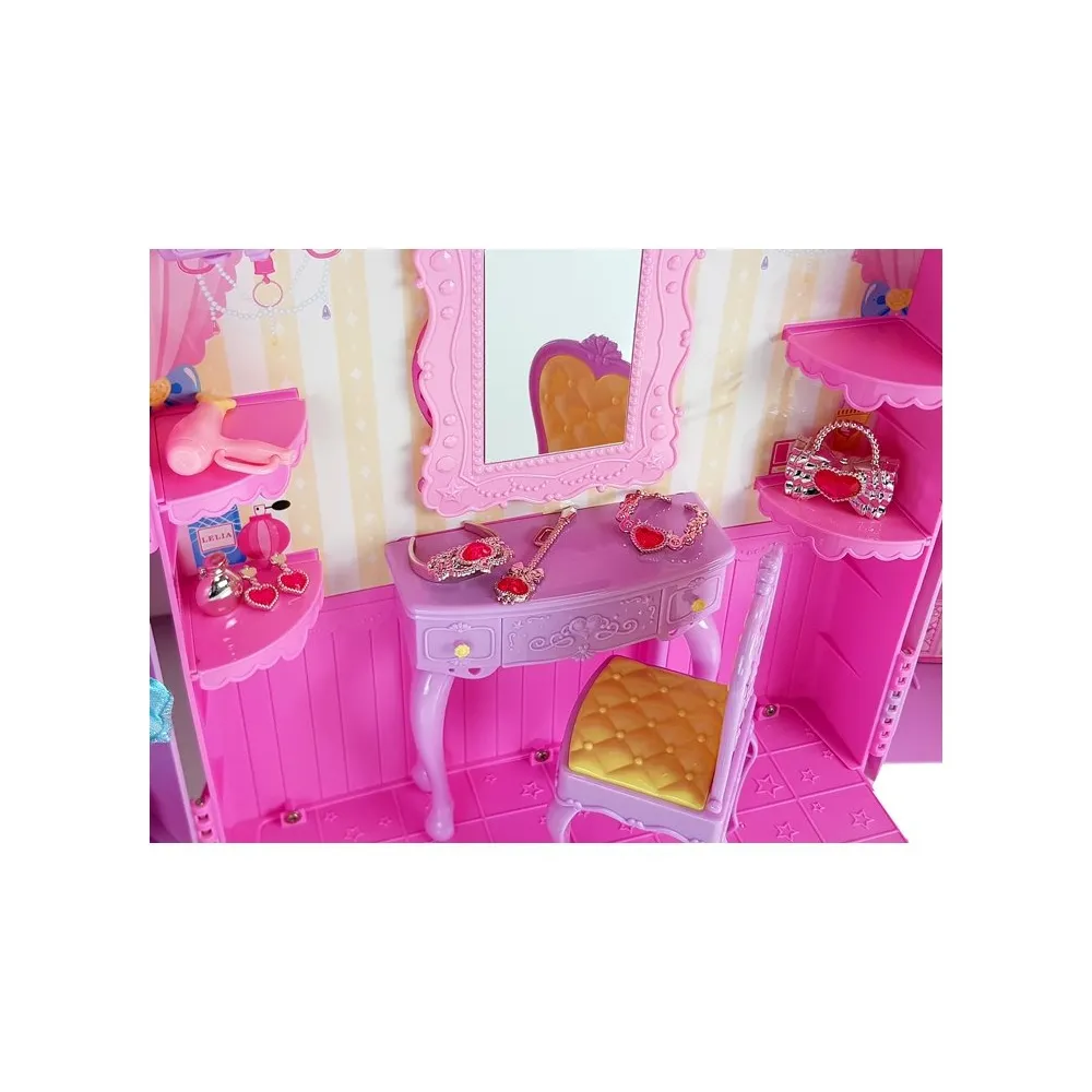 Garderoba z LED, lalką i lustrzanym stojakiem na ubrania