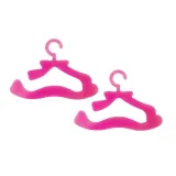 Estetycznie wykonane meble do zabawy z lalką i toaletką