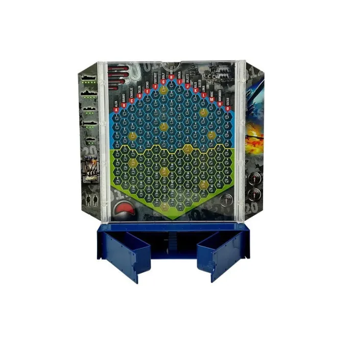 Elementy gry Bitwa Morska rozłożone na stole