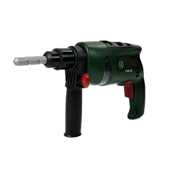 Przykładowa zabawa w majsterkowicza z kaskiem i okularami ochronnymi