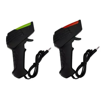 Dwa sterowane pilotem autka wyścigowe na dużym torze z oświetleniem LED