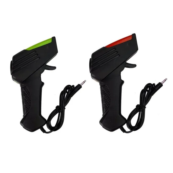 Dwa sterowane pilotem autka wyścigowe na dużym torze z oświetleniem LED