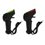 Dwa sterowane pilotem autka wyścigowe na dużym torze z oświetleniem LED