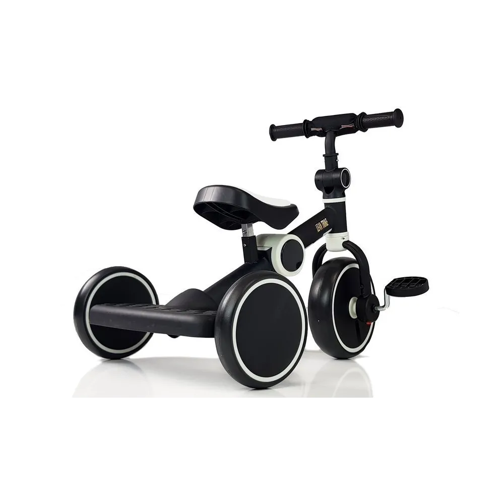 Zbliżenie na gumowe uchwyty i piankowe koła w rowerku dziecięcym