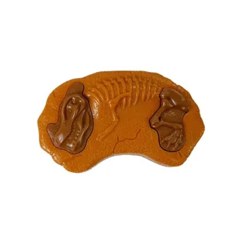 Brązowy dinozaur z czerwonymi, świecącymi oczami na tle białym