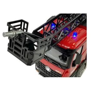 Realistyczny wóz strażacki dla dzieci 1:14 Huina 1561 na dywanie