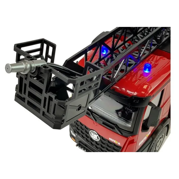 Realistyczny wóz strażacki dla dzieci 1:14 Huina 1561 na dywanie