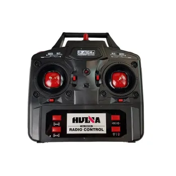 Detal czerwonego wozu strażackiego RC 1:14 z widocznym wyposażeniem