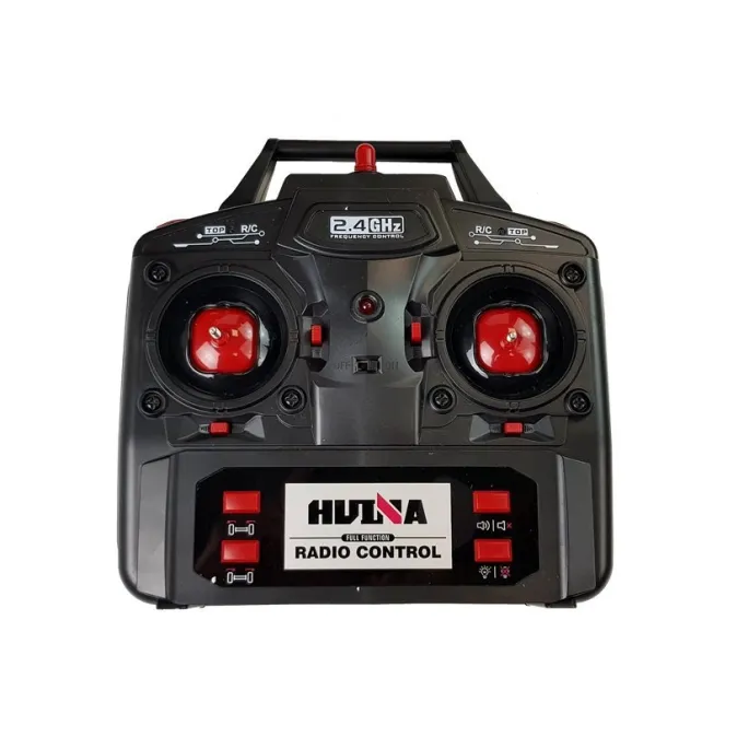 Detal czerwonego wozu strażackiego RC 1:14 z widocznym wyposażeniem