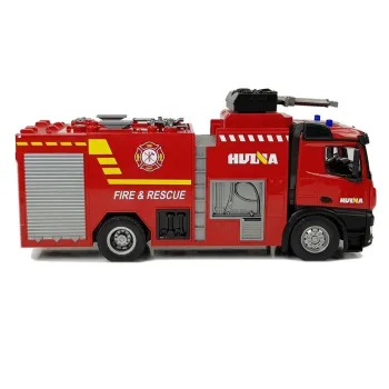 Zbliżenie na realistyczne detale zdalnie sterowanego wozu strażackiego