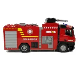 Zbliżenie na realistyczne detale zdalnie sterowanego wozu strażackiego