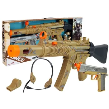 Dwa pistolety i zestaw słuchawkowy dla dzieci na tle wojskowym