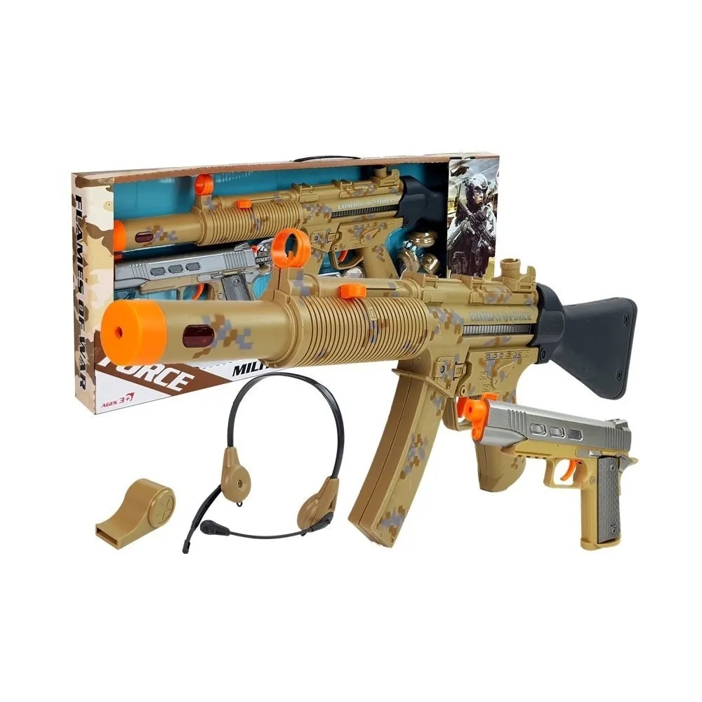 Dwa pistolety i zestaw słuchawkowy dla dzieci na tle wojskowym