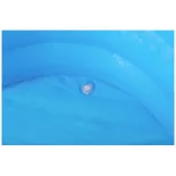 Łatka naprawcza i szczegóły zestawu obok dmuchanego basenu