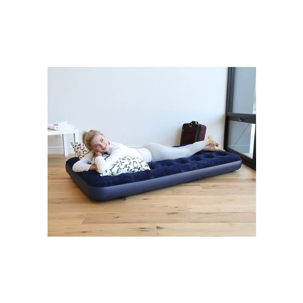 Zbliżenie na zawór szybkiego pompowania materaca Bestway 67000