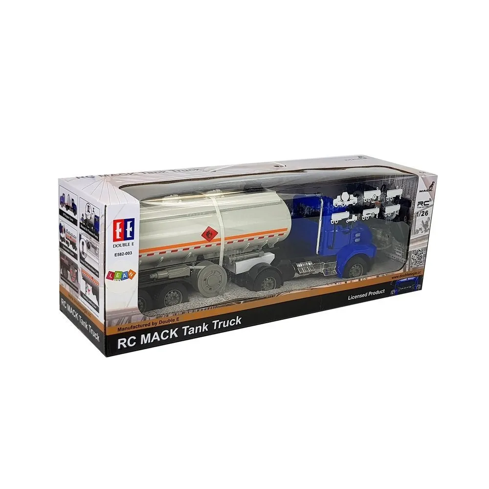 Rozpakowana ciężarówka cysterna z akcesoriami i pilotem