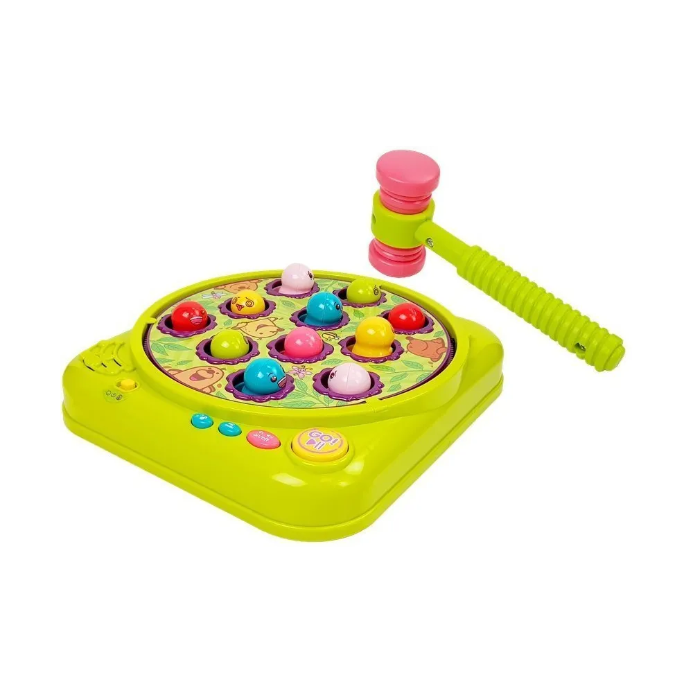 Plansza do gry Uderz Kreta z widocznymi kretami i dwoma młotkami