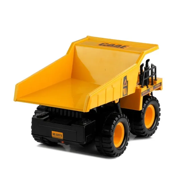 Wywrotka zdalnie sterowana na tle eleganckiego opakowania