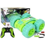 Zielona amfibia RC dwustronna podczas jazdy po lądzie