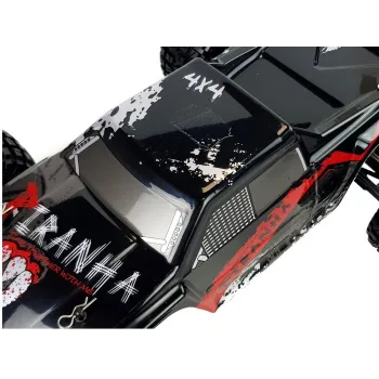 Pojazd z napędem 4x4 pokonujący przeszkody w terenie