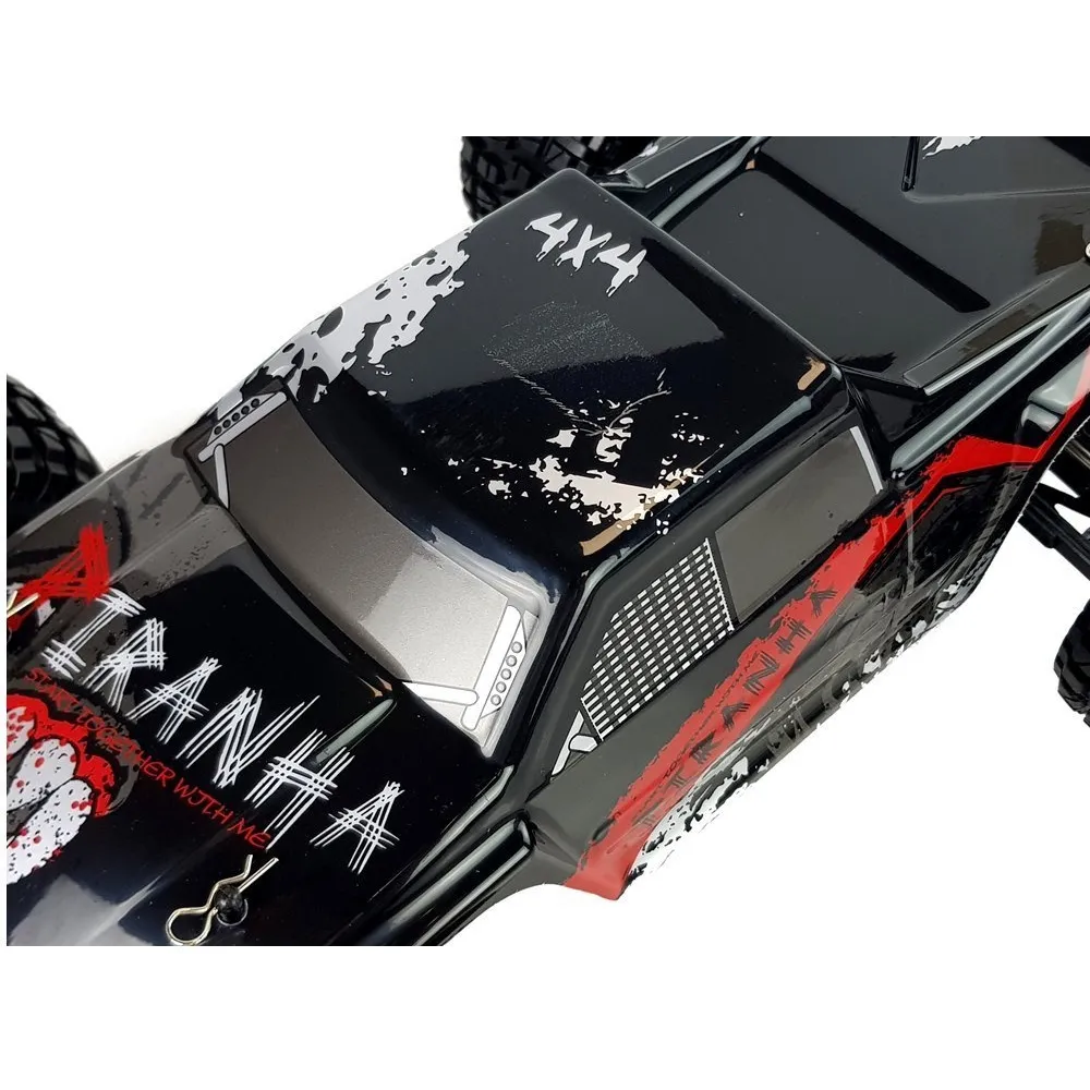 Pojazd z napędem 4x4 pokonujący przeszkody w terenie