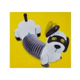 Pies robot z funkcją śledzenia pilota podczas zabawy