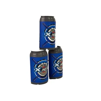 Dziecko bawiące się pistoletem na piankowe naboje podczas ćwiczeń celności