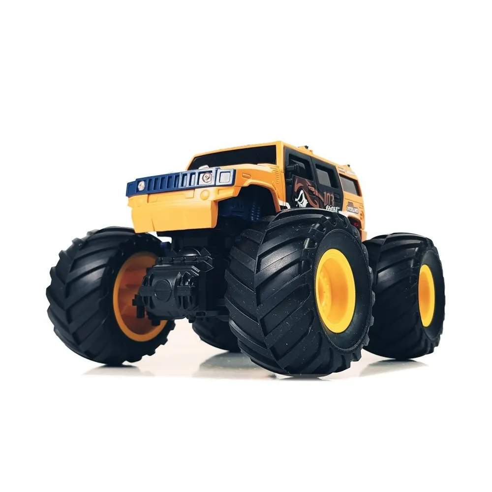 Samochód RC z dużymi kołami do jazdy po dywanie, trawie i piasku