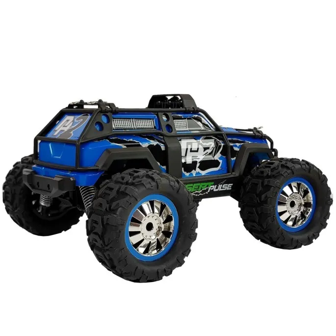 Zbliżenie na gumowe koła i zawieszenie auta zdalnie sterowanego RC