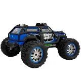 Zbliżenie na gumowe koła i zawieszenie auta zdalnie sterowanego RC