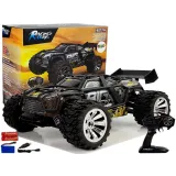 Brązowo-żółte auto off-road RC 1:18 z napędem 4x4 podczas jazdy w terenie