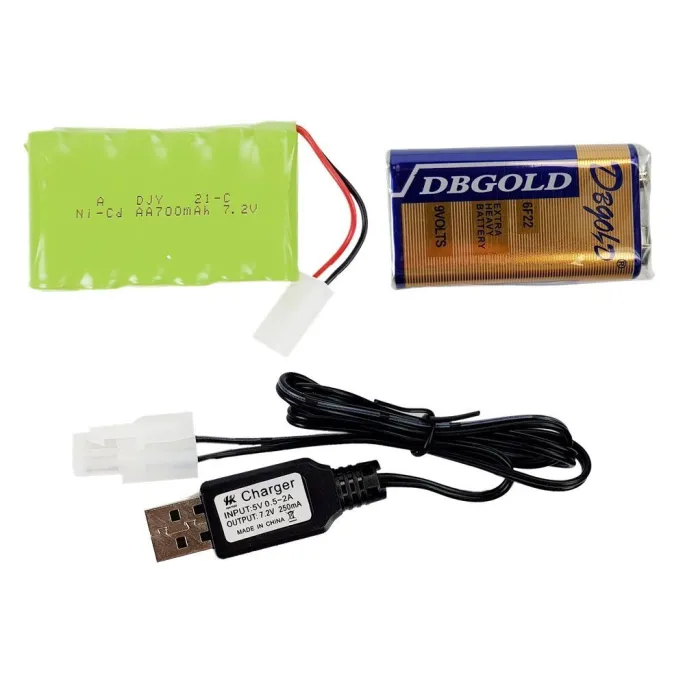 Żaglówka RC o dynamicznej sylwetce podczas szybkiej jazdy po jeziorze