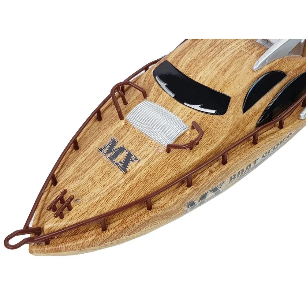 Dwa mocne silniki w zdalnie sterowanej łodzi motorowej