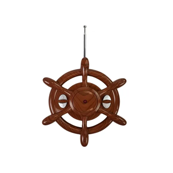 Dwusilnikowa biała łódź zdalnie sterowana płynąca po basenie