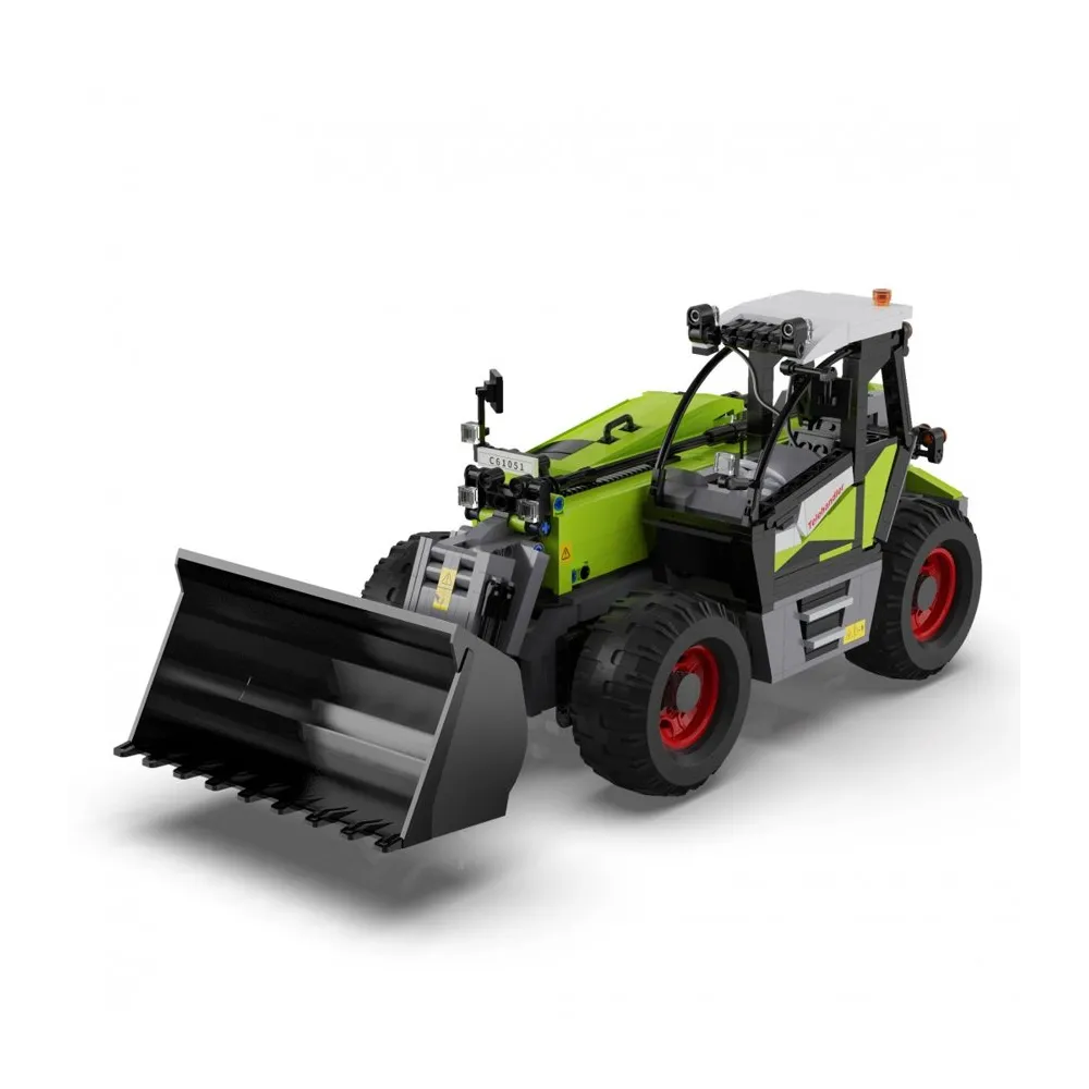 Koparka CADA podczas podnoszenia łyżki pilotem