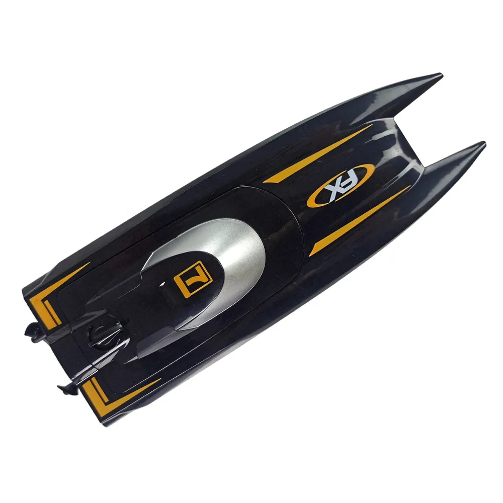 Detail łodzi zdalnie sterowanej – widok z boku na wytrzymałą obudowę